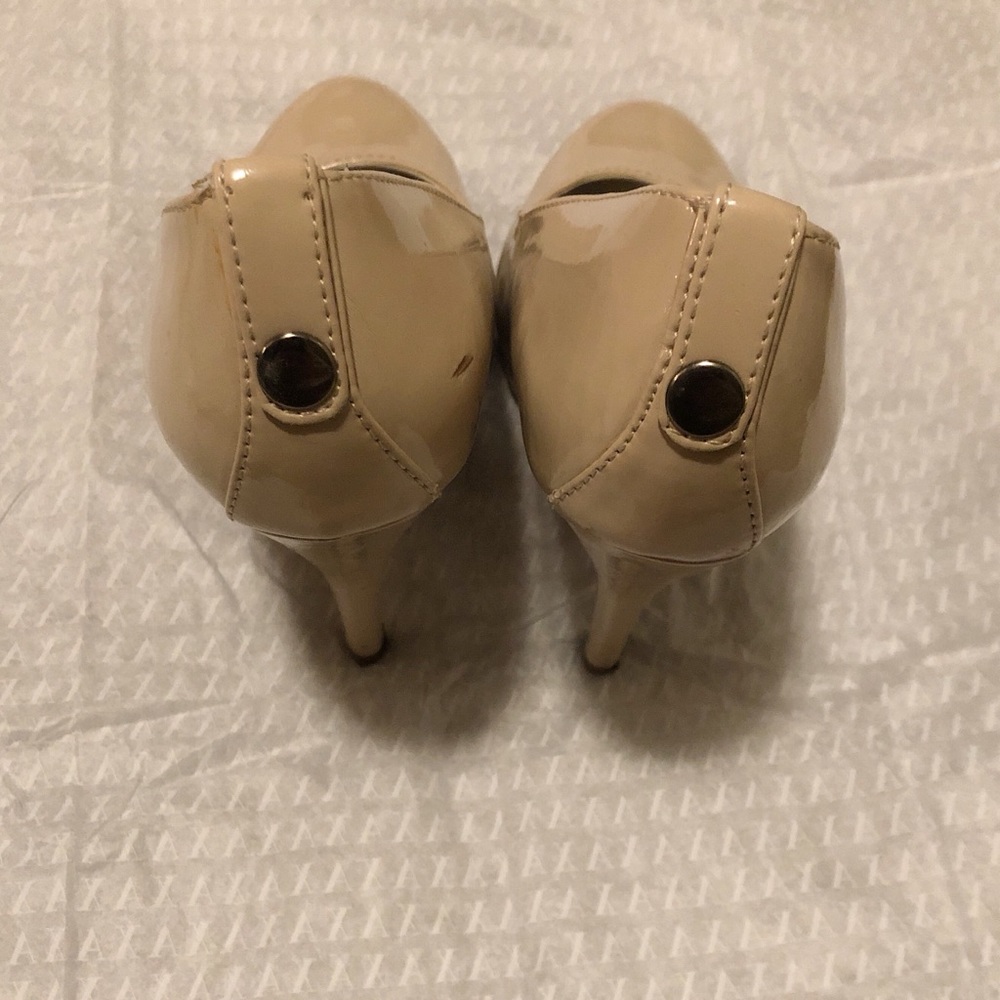 2 for $10 Spring Rounded Toe Nude Pumps US 7.5 - Picture 4 of 6